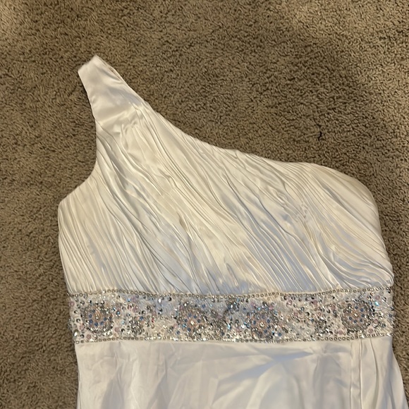 Mac Duggal gown - Picture 2 of 3